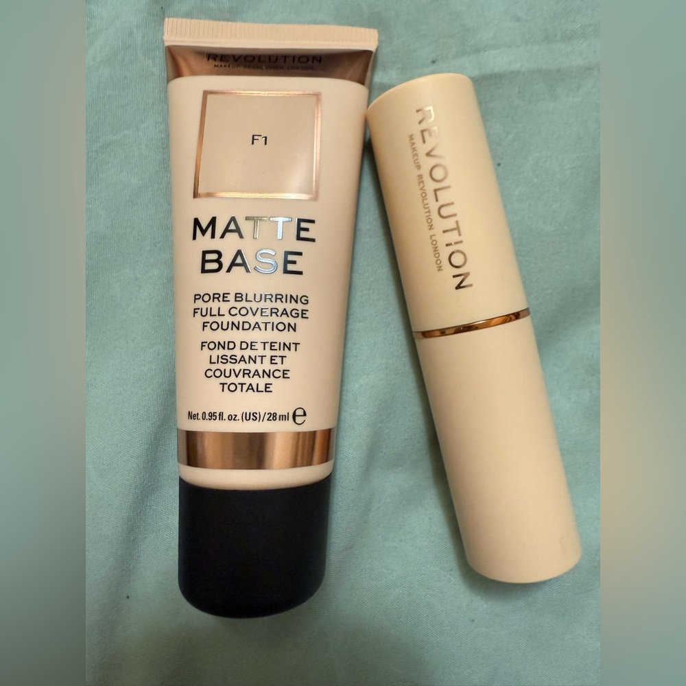 Makeup Revolution Set: Matte Base liquid & Fast Base stick foundation -Shade F1
